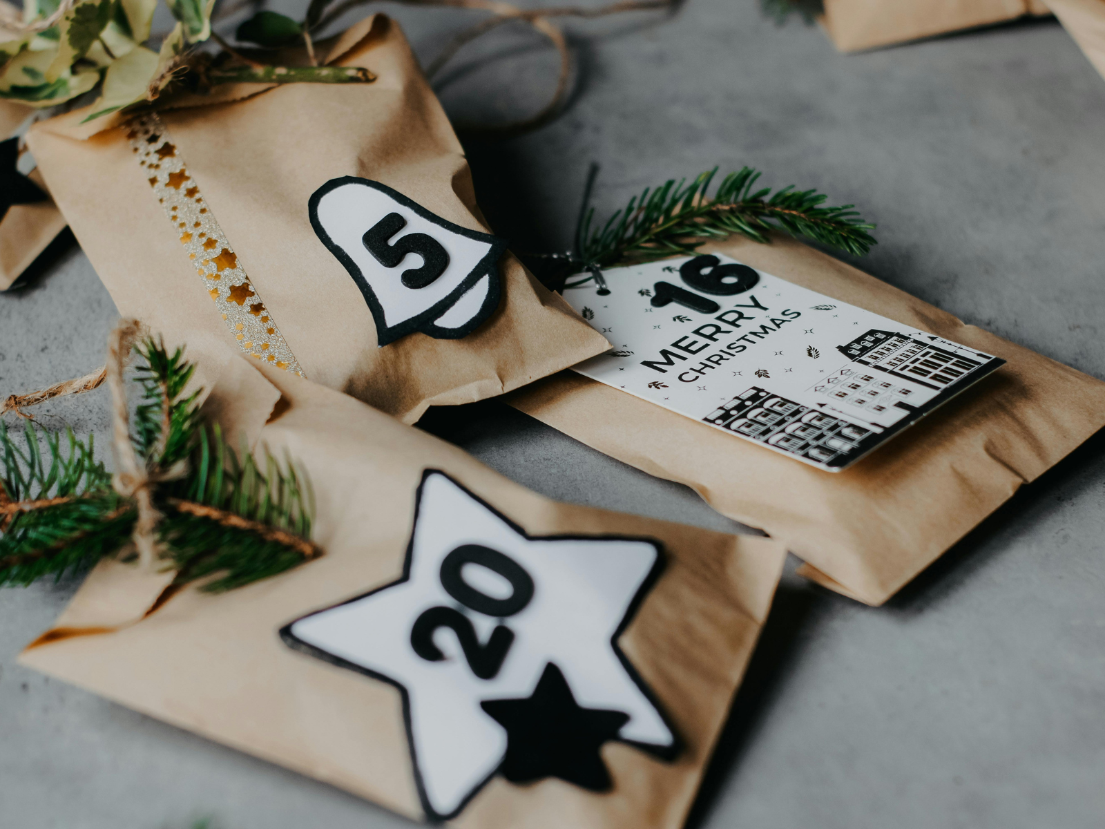 verpackte Geschenke eines Adventskalenders